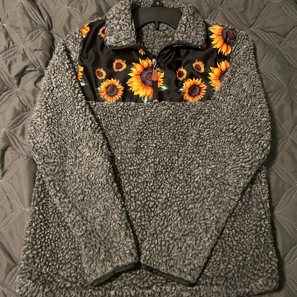 Sherpa sunflower pullover